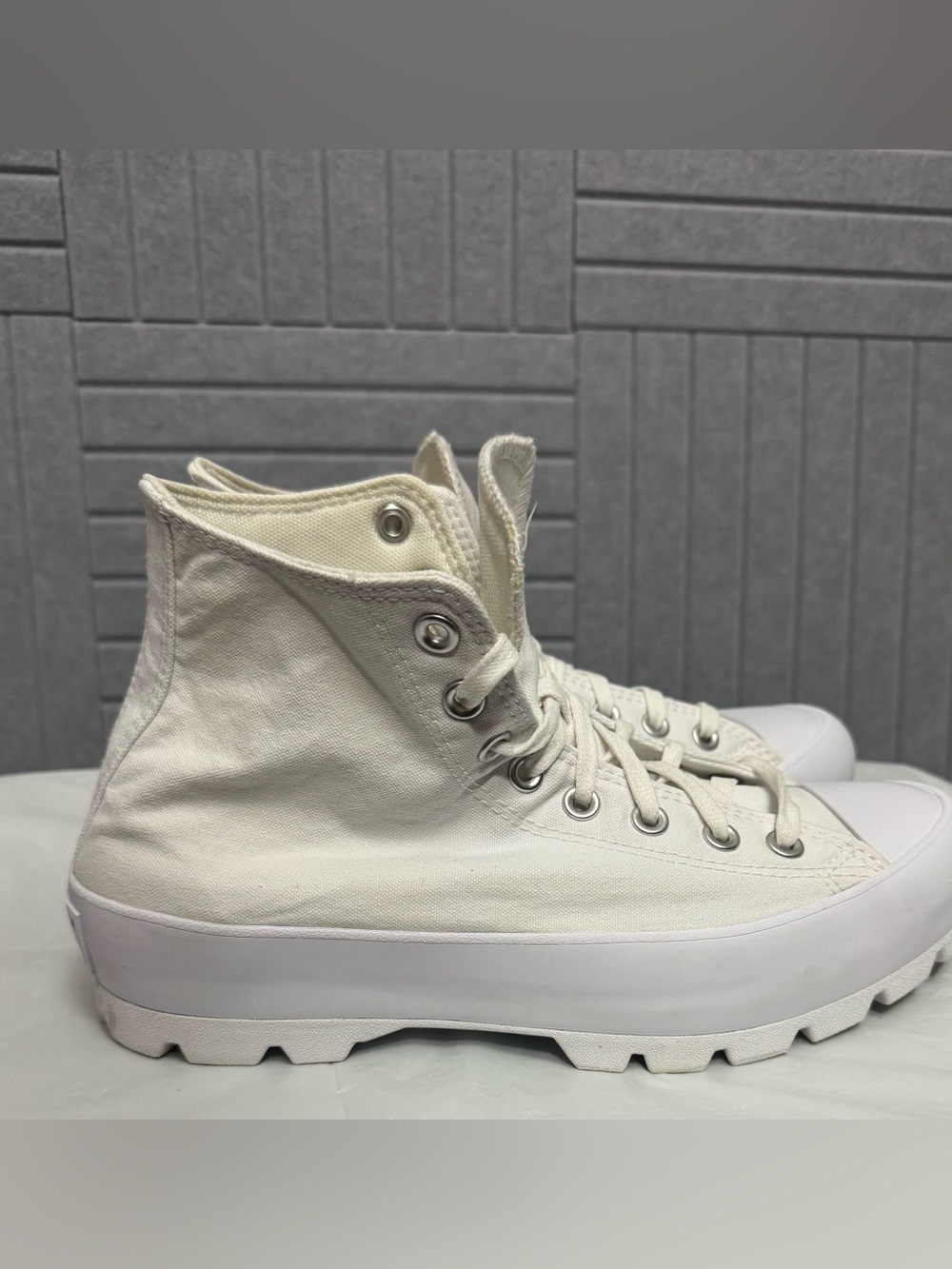 Converse Chuck Taylor All Star High Top Sneakers Canvas Lugged Sole Women's 10 - Picture 4 of 8